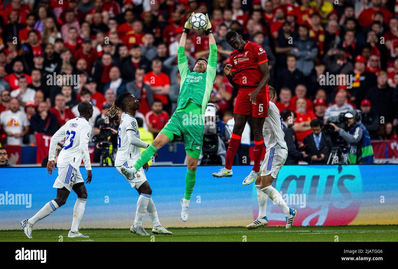 Torwart Thibaut Courtois (Real), Ibrahima Konate (Liverpool) FC Liverpool - Real Madrid Parigi ...